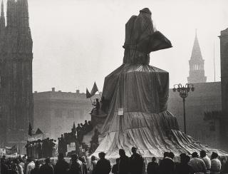 Christo - Wrapped Monument to Vittorio Emanuele, Project for Piazza del Duomo, Milano