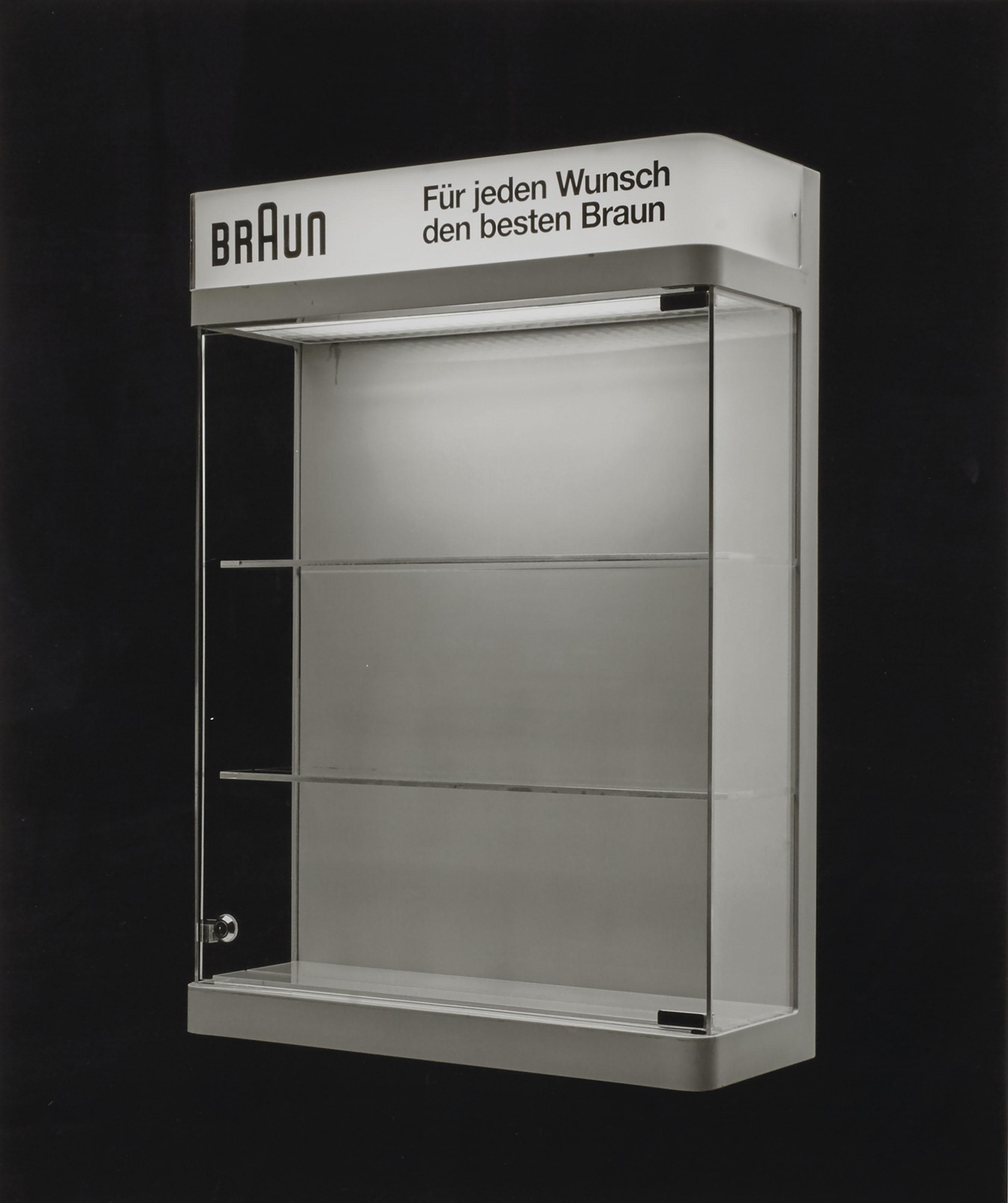 Christopher Williams - Display vitrine (Braun - Für jeden Wunsch den besten Braun)  Model designed and constructed by Horst Kaupp for Braun AG, Kronberg im Taunus, Germany  Manufactured by Elma Messe- u. Ausstellungsbau GmbH, Offenbach, Germany  Dimensio
