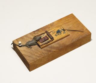 Claes Oldenburg - Mousetrap
