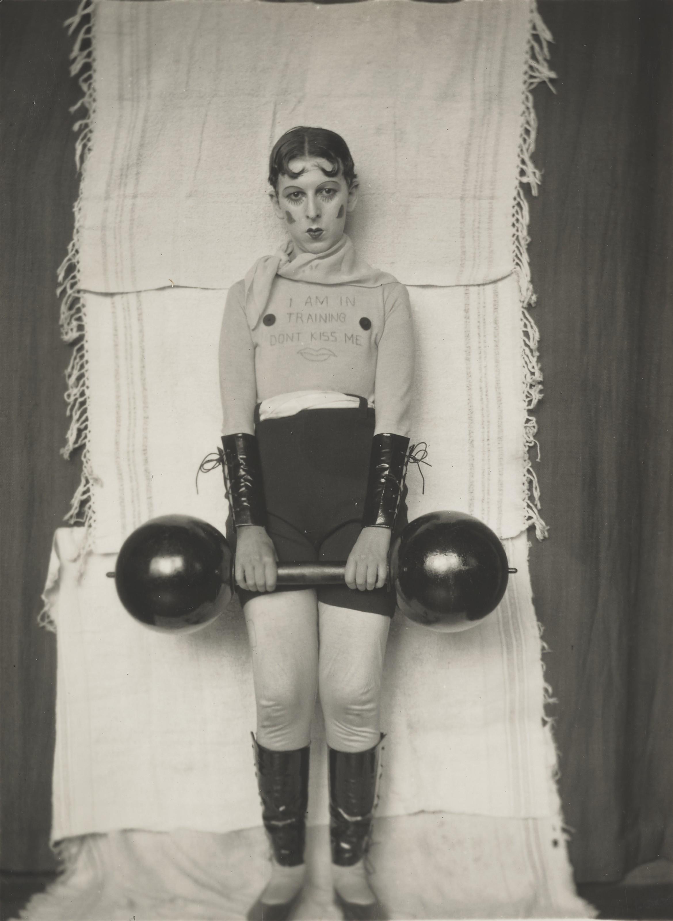 Claude Cahun - Autoportrait (Variante I’M In Training...), 1927