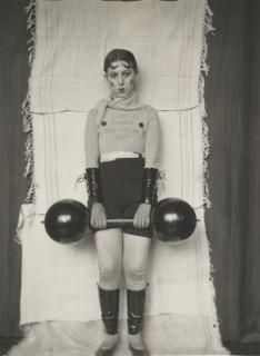 Claude Cahun - Autoportrait (Variante I’M In Training...), 1927