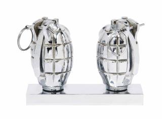 Clive Barker - Two Hand Grenades