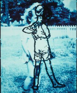 Collier Schorr - Mädchen vor Zaun.