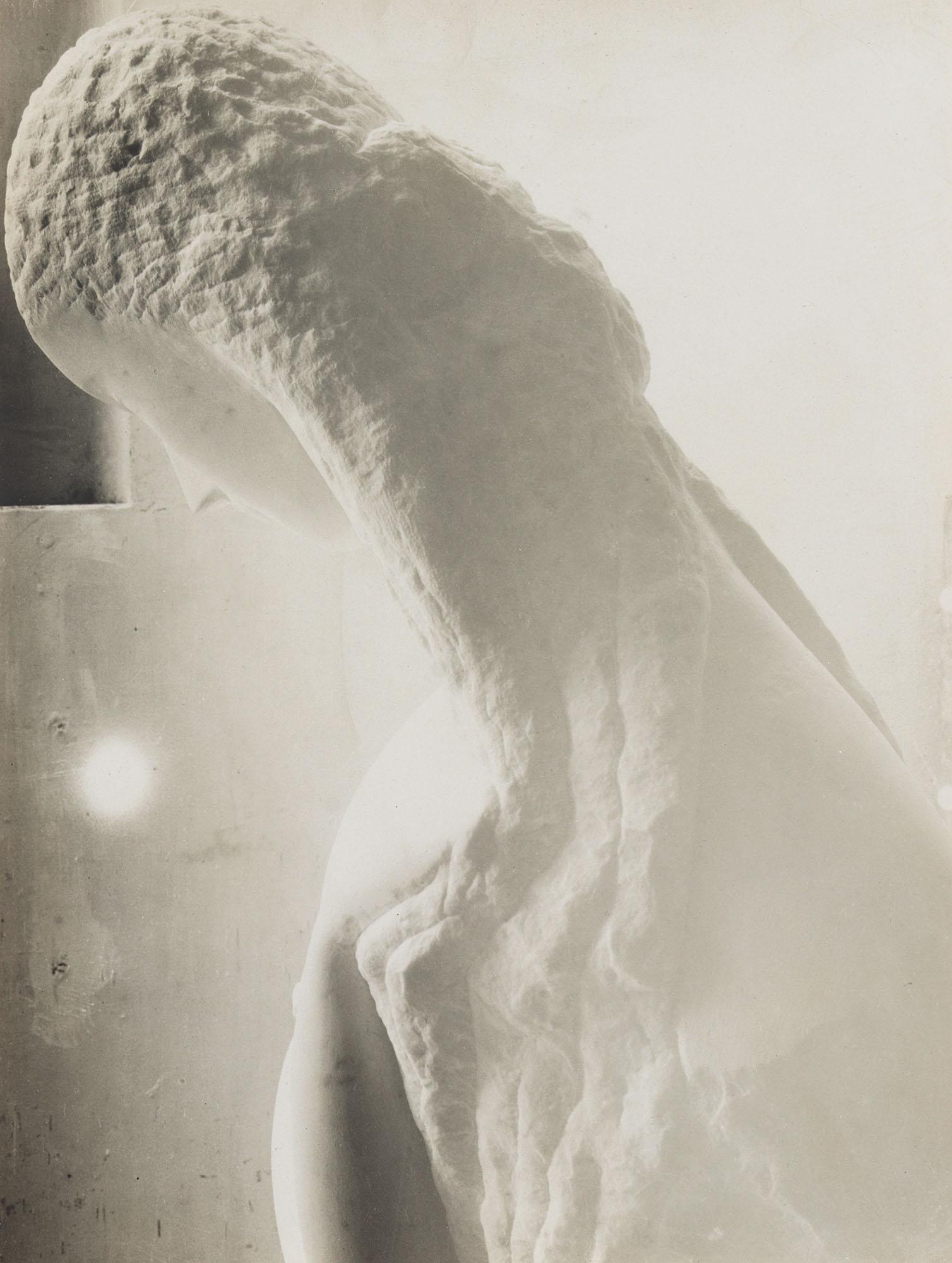 Constantin Brancusi - Femme se regardant dans un miroir, c. 1909