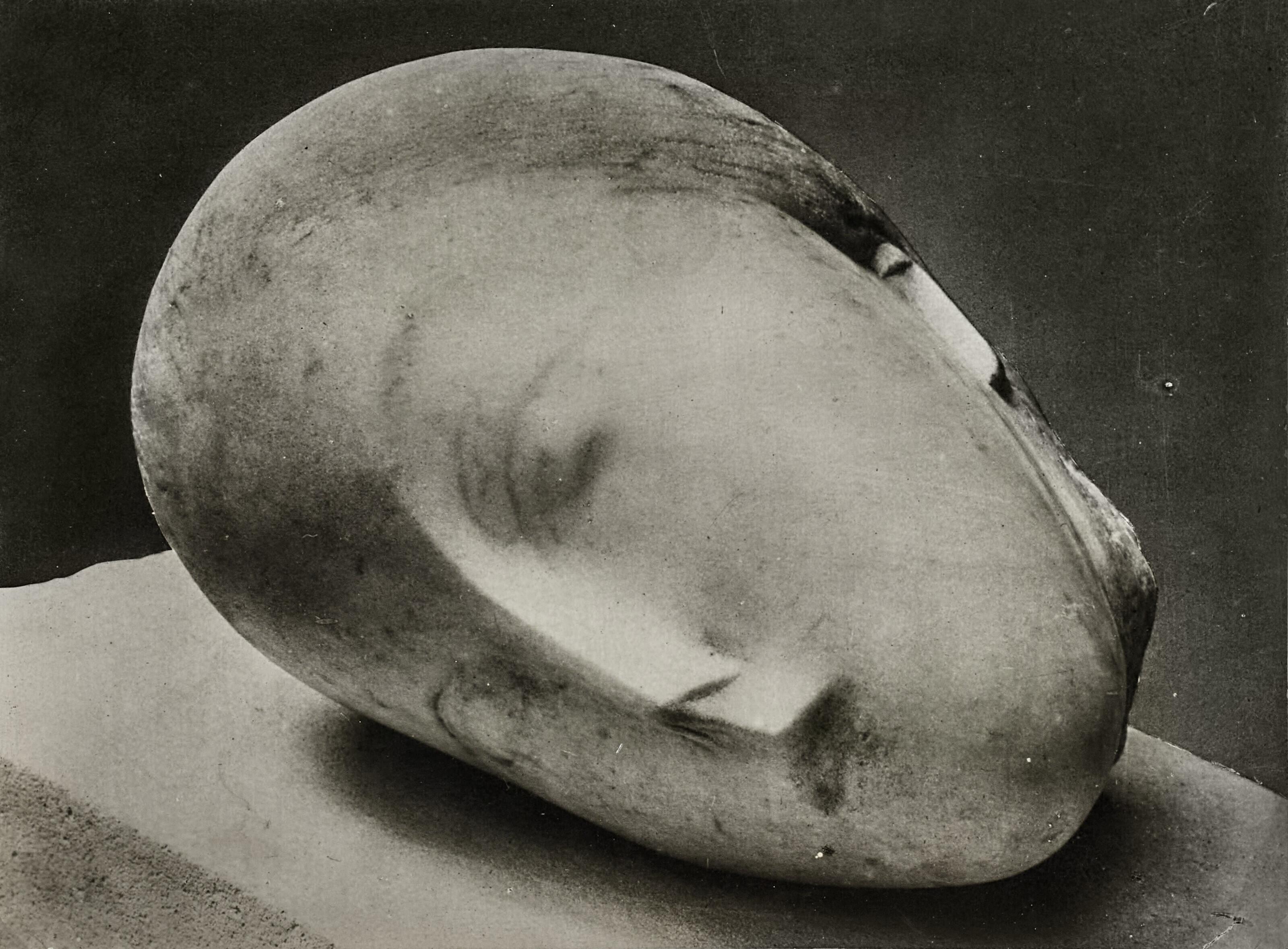 Constantin Brâncusi - La muse endormie, c. 1912