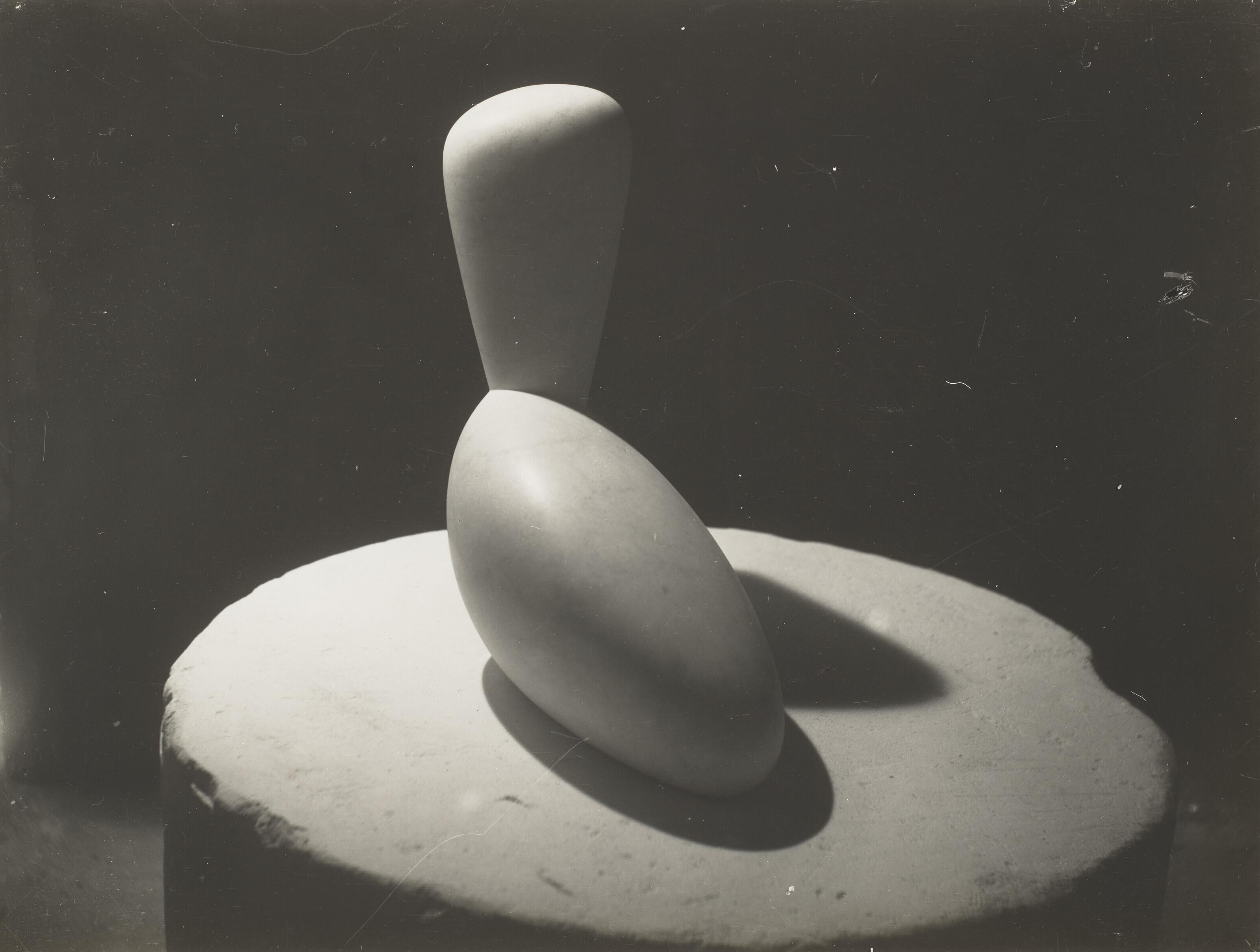 Constantin Brâncusi - Léda, c. 1921