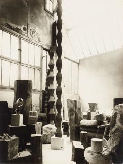 Constantin Brancusi - Vue d\'atelier, c. 1925