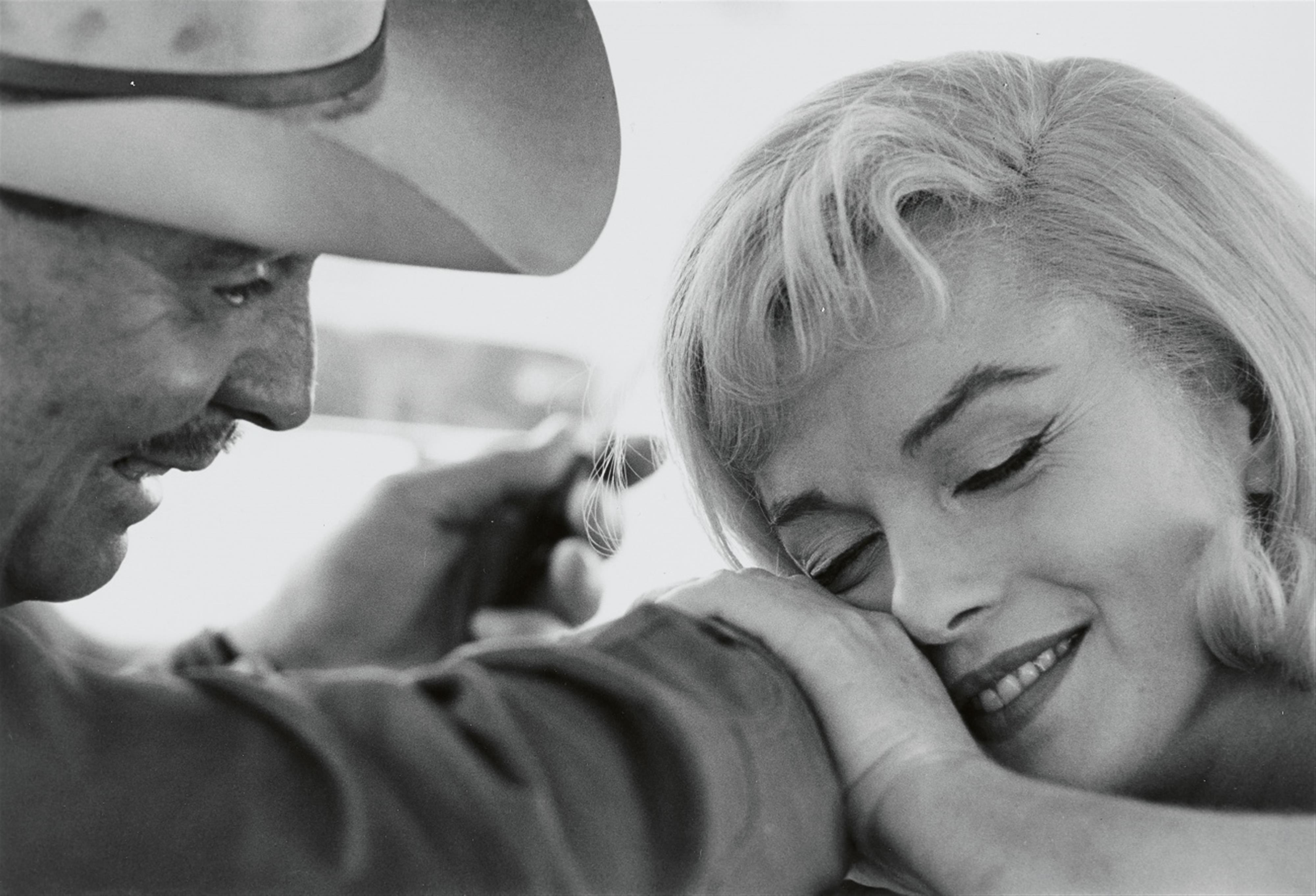 Cornell Capa - Marilyn Monroe and Clark Gable during the filming of \'The Misfits\', Nevada
