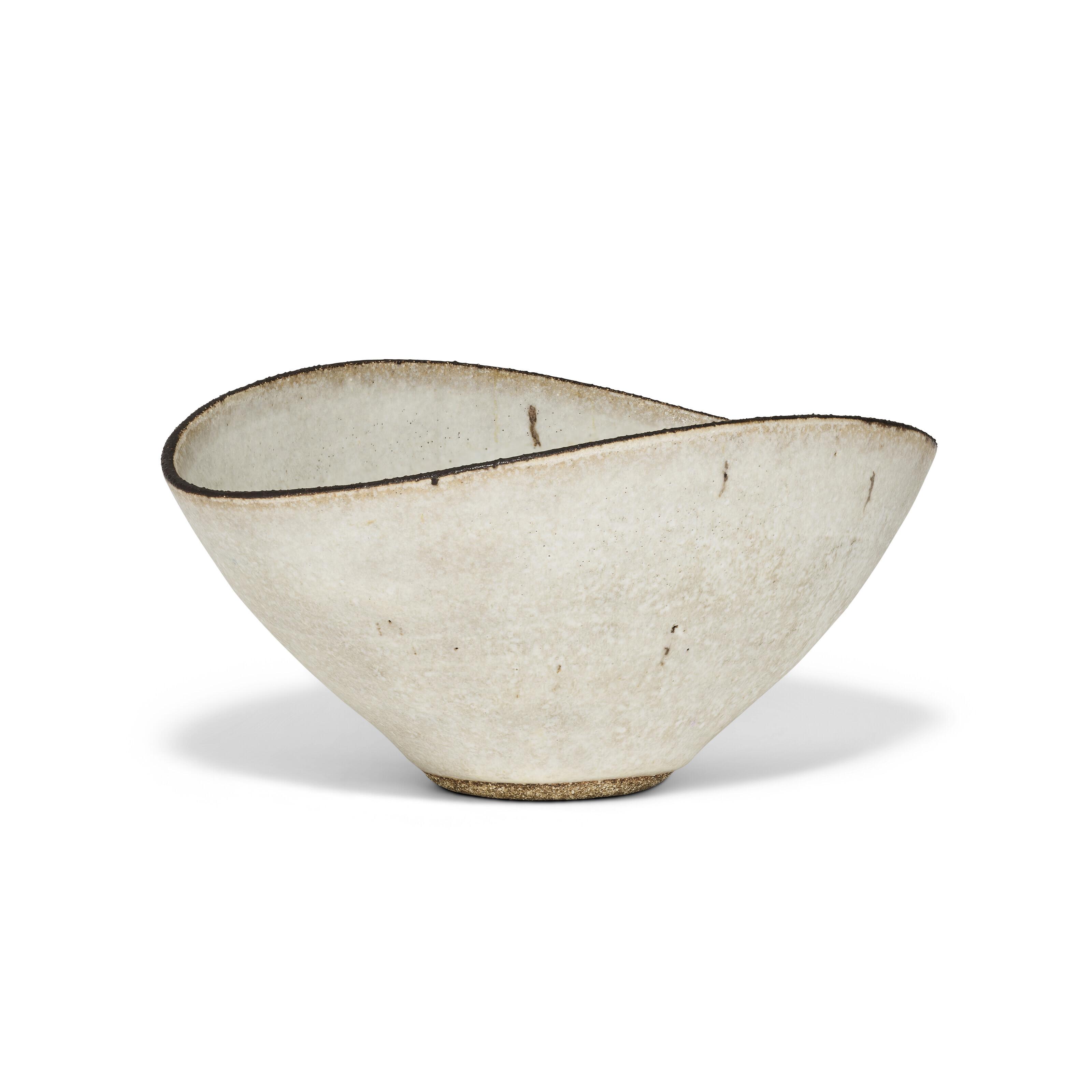 Dame Lucie Rie - Squeezed bowl