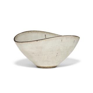 Dame Lucie Rie - Squeezed bowl