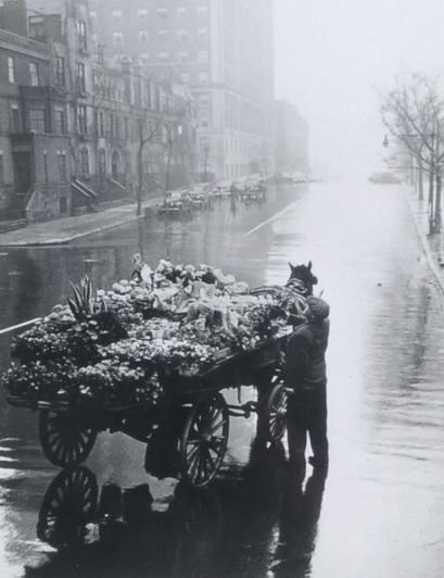 Dan Weiner - East End Ave NYC, 1951