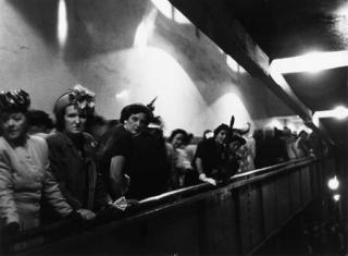 Dan Weiner - Women watching Joan Blondell in Grand Central Station