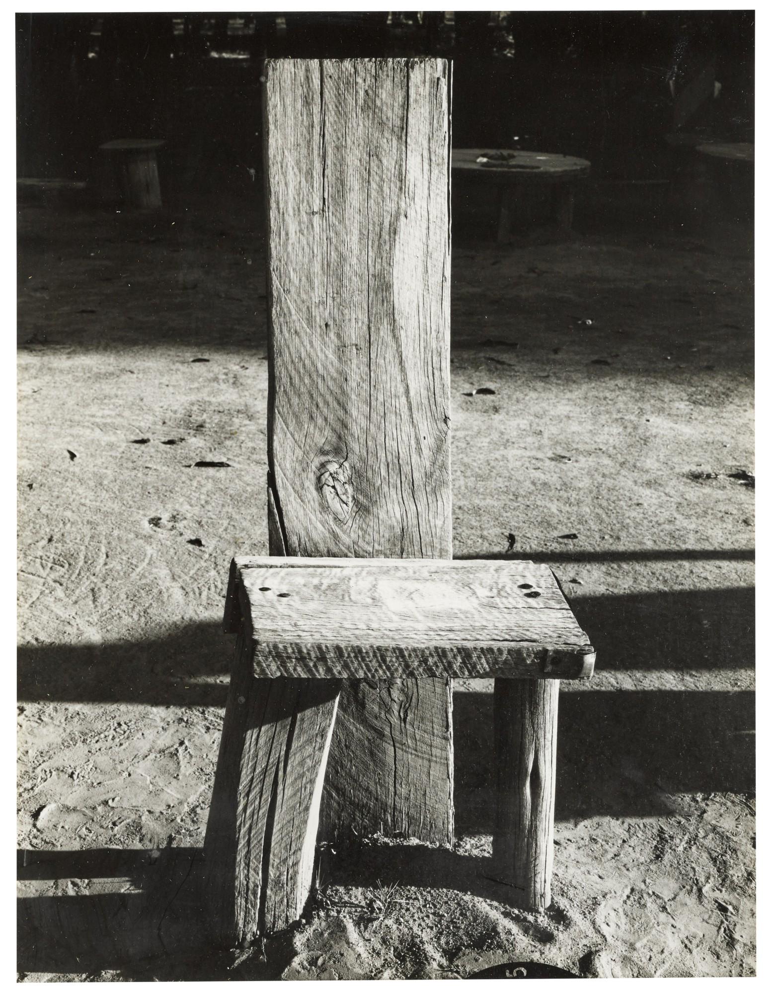 David Goldblatt - A barber\'s chair of mining timbers, outside a compound on the Luipaardsvlei Estates, Krugersdorp, 1965