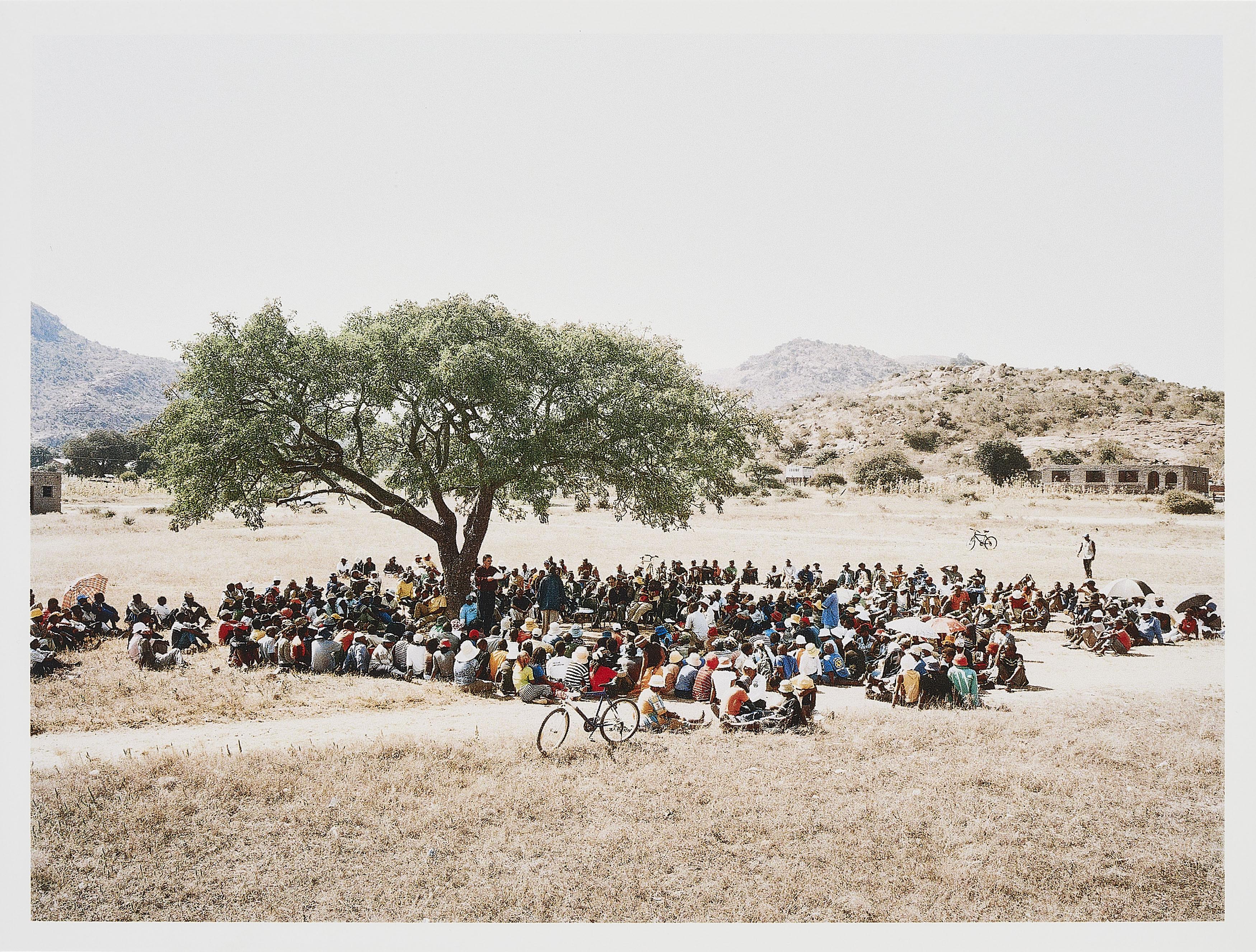 David Goldblatt - A consultation between the Mohlohlo farming community and their lawyers.
