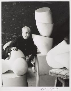 Denise Colomb - Jean Arp dans son atelier, Clamart-Meudon, 1954
