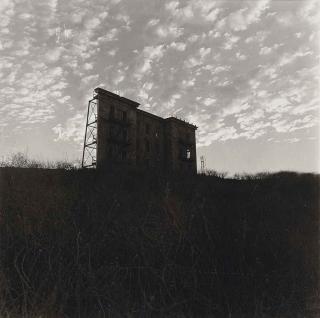 Diane Arbus - A house on a hill, Hollywood, Ca., 1963
