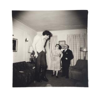 Diane Arbus - A Jewish giant at home with his parents in the Bronx, N.Y., 1970