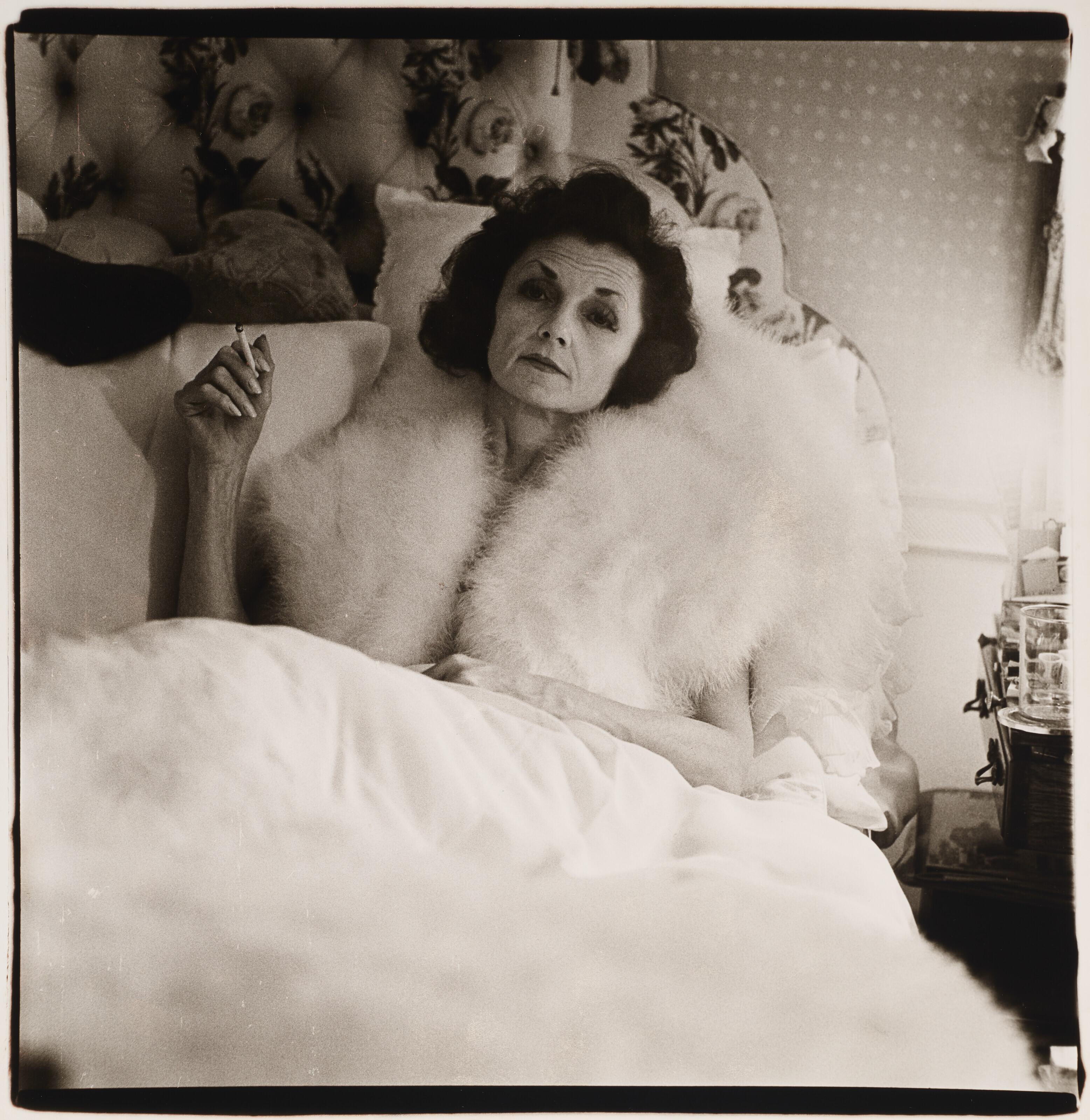Diane Arbus - Brenda Diana Duff Frazier, 1938 Debutante of the Year, at home, 1966