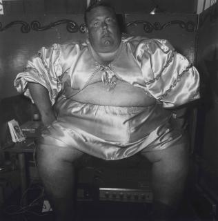 Diane Arbus - Fat man at a carnival, MD., 1970