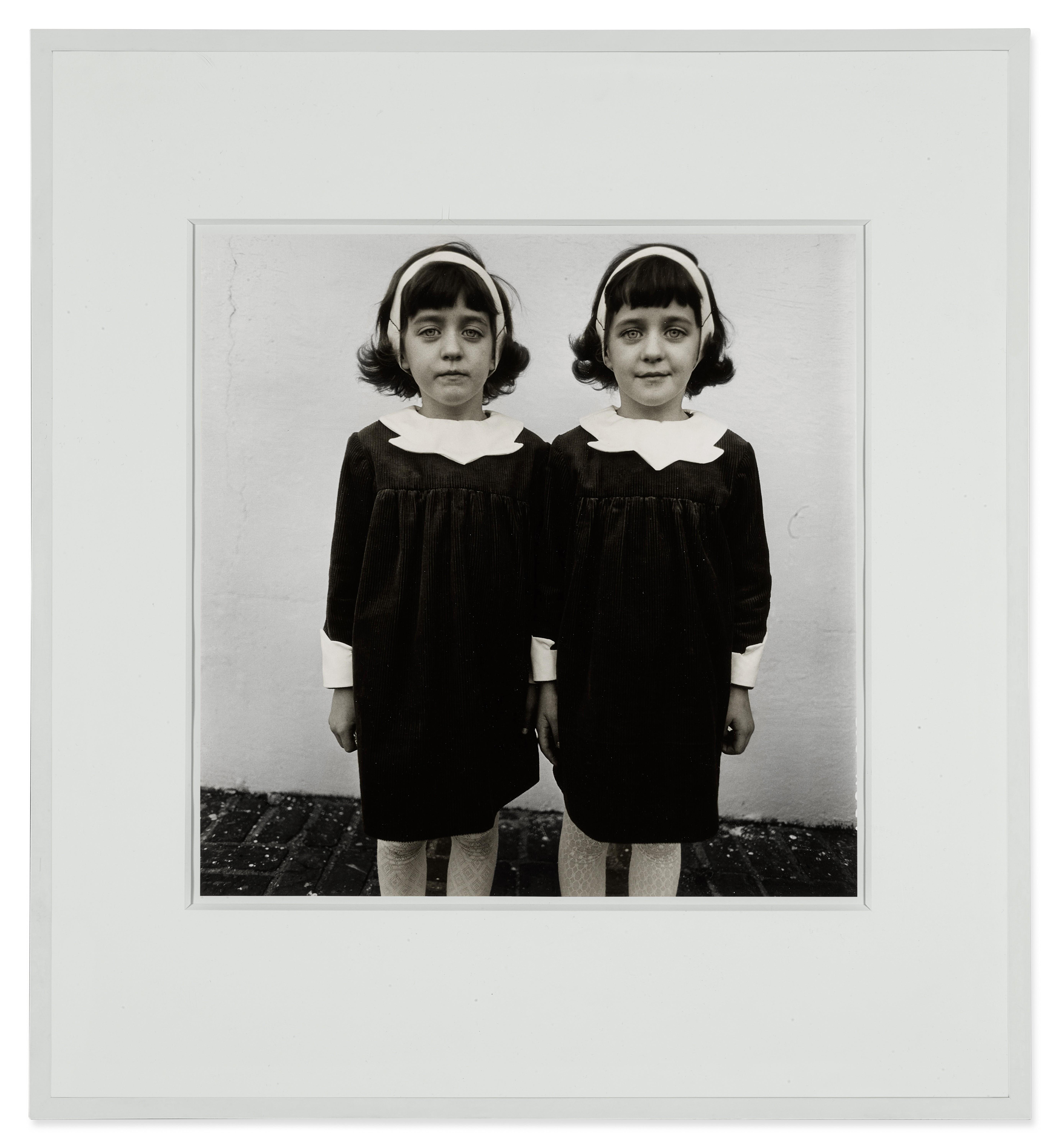 Diane Arbus - Identical twins, Roselle, N. J.