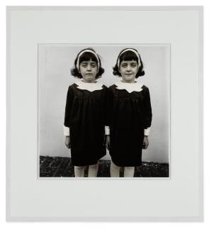 Diane Arbus - Identical twins, Roselle, N. J.