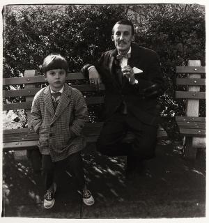 Diane Arbus - Man and boy on a bench in Central Park, NYC