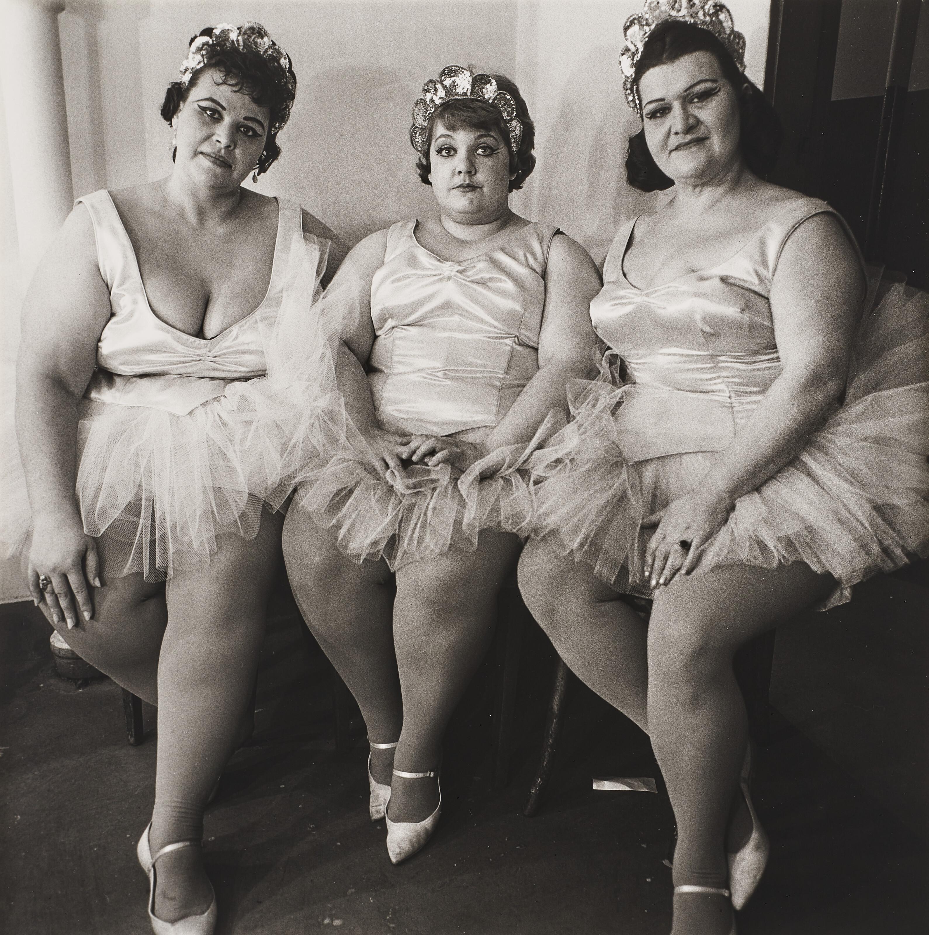 Diane Arbus - Three circus ballerinas, N.J., 1964