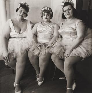 Diane Arbus - Three circus ballerinas, N.J., 1964