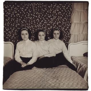 Diane Arbus - \'Triplets, New Jersey\'