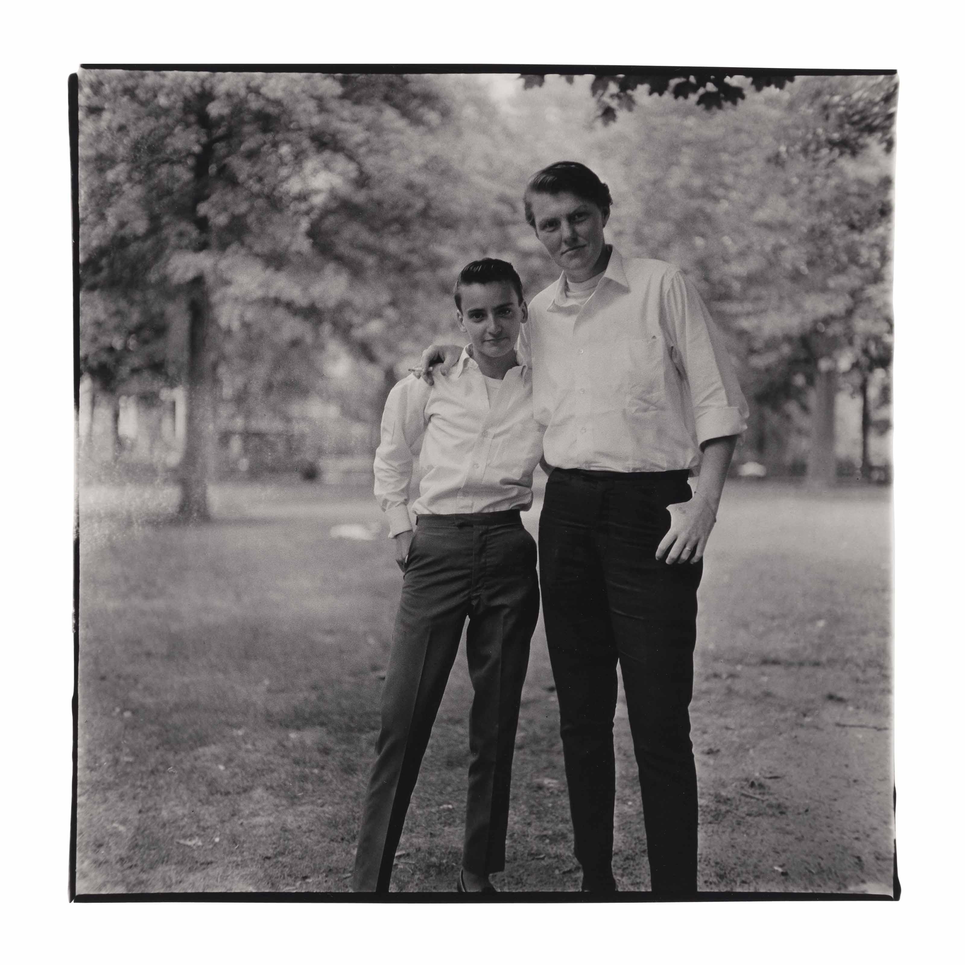 Diane Arbus - Two friends in the Park, N.Y.C., 1965