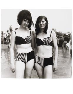 Diane Arbus - Two girls in matching bathing suits, Coney Island, N.Y., 1967