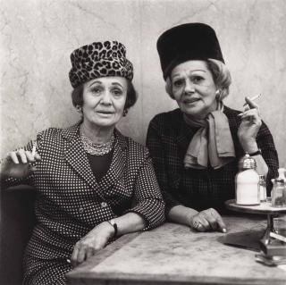 Diane Arbus - Two ladies at the automat, N. Y. C., 1966