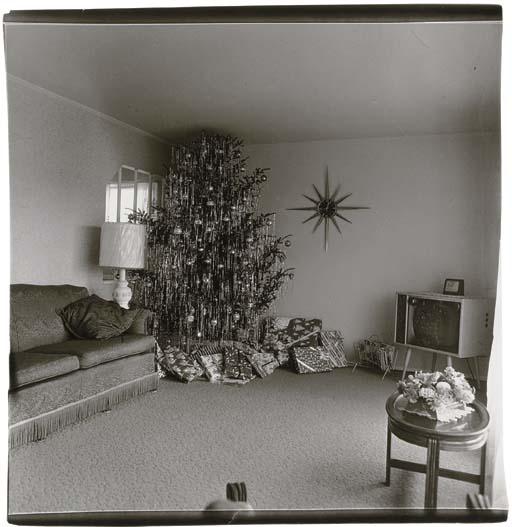 Diane Arbus - Xmas tree in a living room in Levittown, L.I., 1963