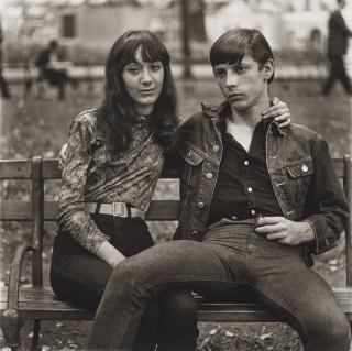 Diane Arbus - Young couple on a bench in Washington Square Park, N.Y.C., 1965