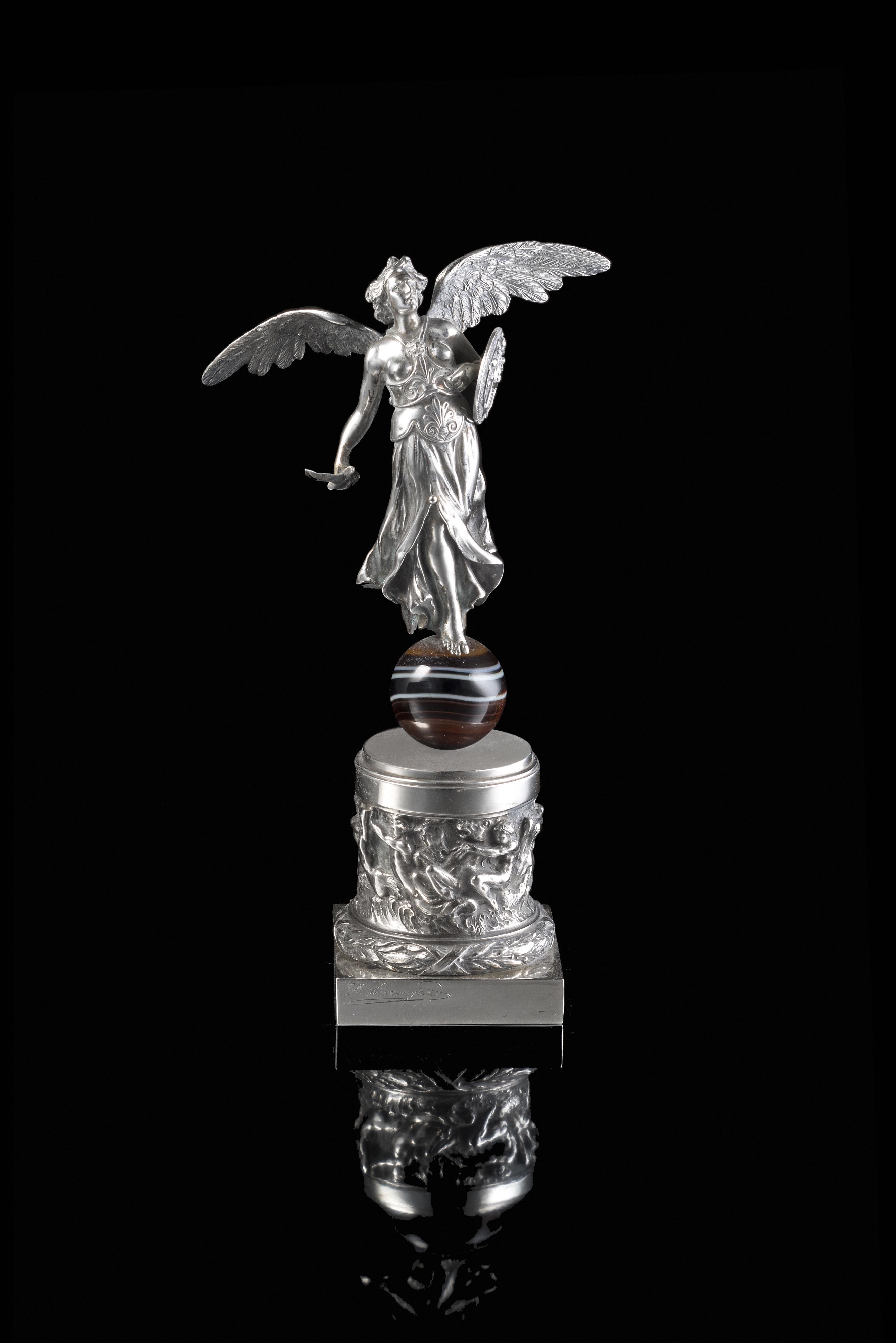 Donato Barcaglia - Vittoria alata con gladio e scudo mobile con stemma di casa Savoia