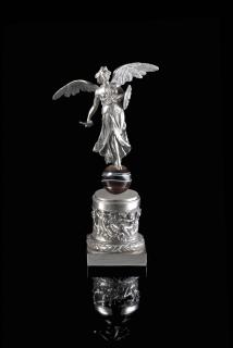 Donato Barcaglia - Vittoria alata con gladio e scudo mobile con stemma di casa Savoia