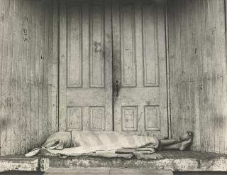 Dorothea Lange - Death In The Doorway, Grayson, California