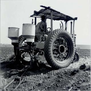 Dorothea Lange - Tractor Operator, Navarro County, Texas, June 1937