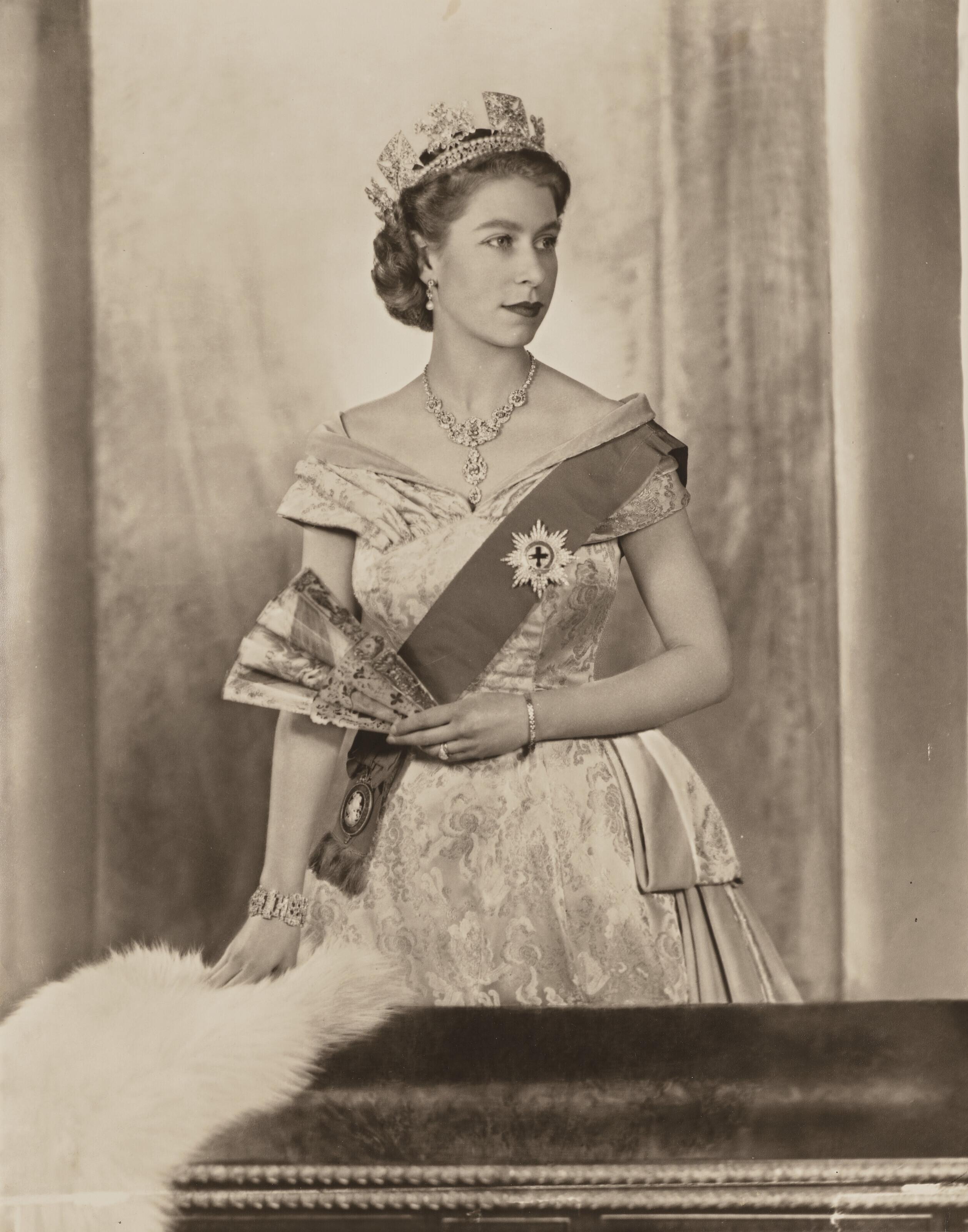 Dorothy Wilding - Queen Elizabeth II, 1952