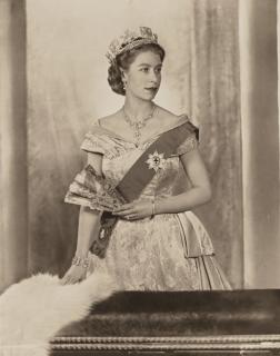 Dorothy Wilding - Queen Elizabeth II, 1952