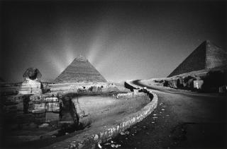Duane Michals - Giza, 1978