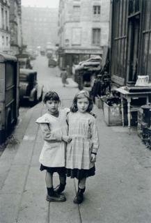 Édouard Boubat - Deux Fillettes, Paris, 1953