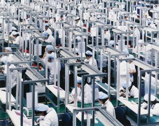 Edward Burtynsky - Manufacturing #16, Bird Mobile, Ningbo, Zhejiang Province, China