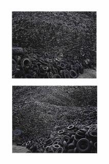 Edward Burtynsky - Oxford Tire Pile #9a & #9b, Westley, California, 1999
