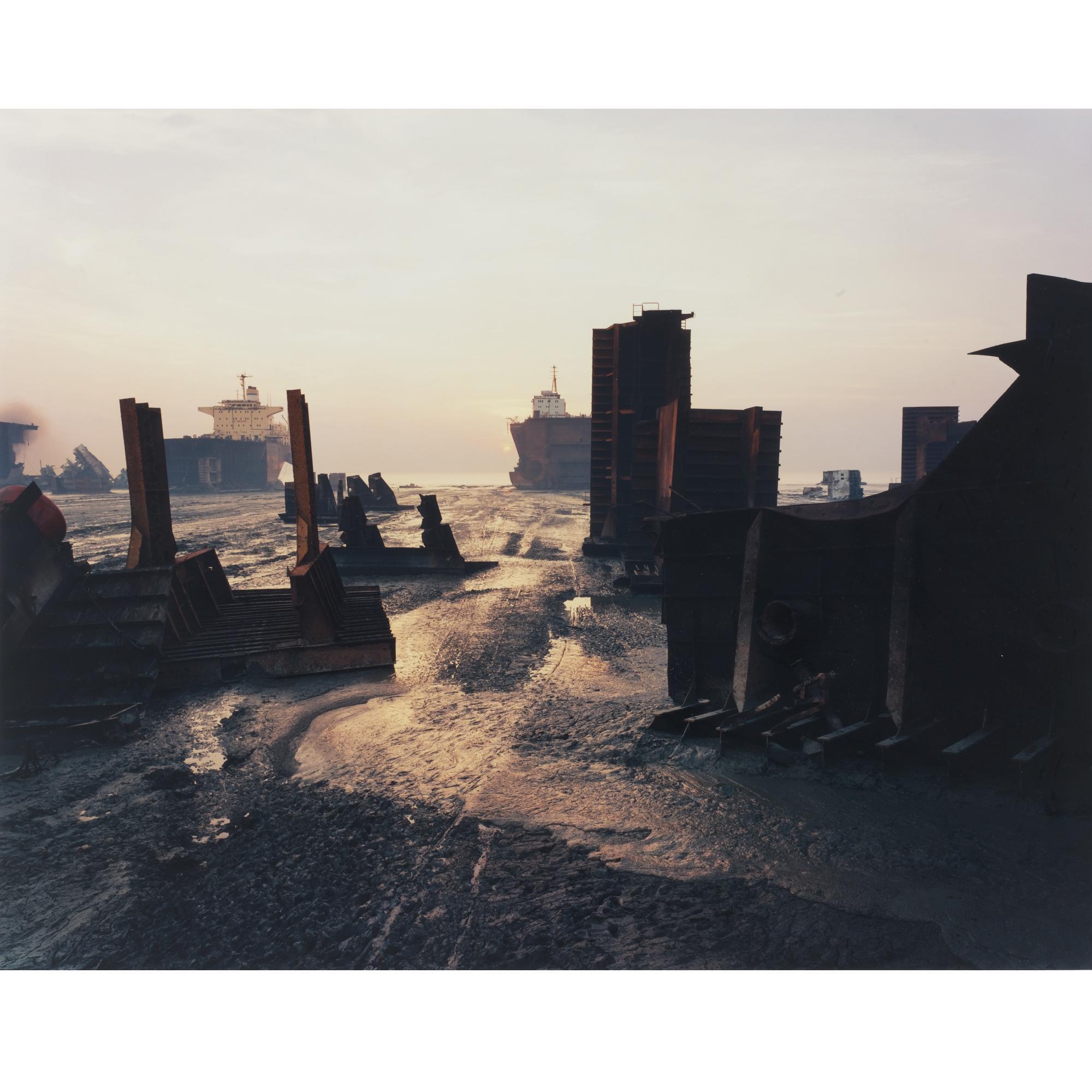 Edward Burtynsky - \'Shipbreaking #13, Chittagong, Bangladesh\'
