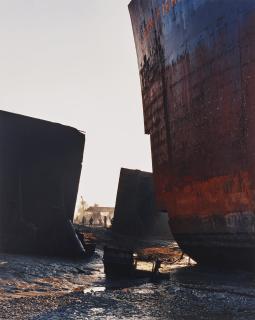 Edward Burtynsky - Shipbreaking #2, Chittagong, Bangladesh, 2000