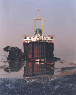 Edward Burtynsky - Shipbreaking #31, Chittagong, Bangladesh, 2001