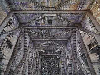 Edward Burtynsky - Stepwell #4, Sagar Kund Baori, Bundi, Rajasthan, India, 2010