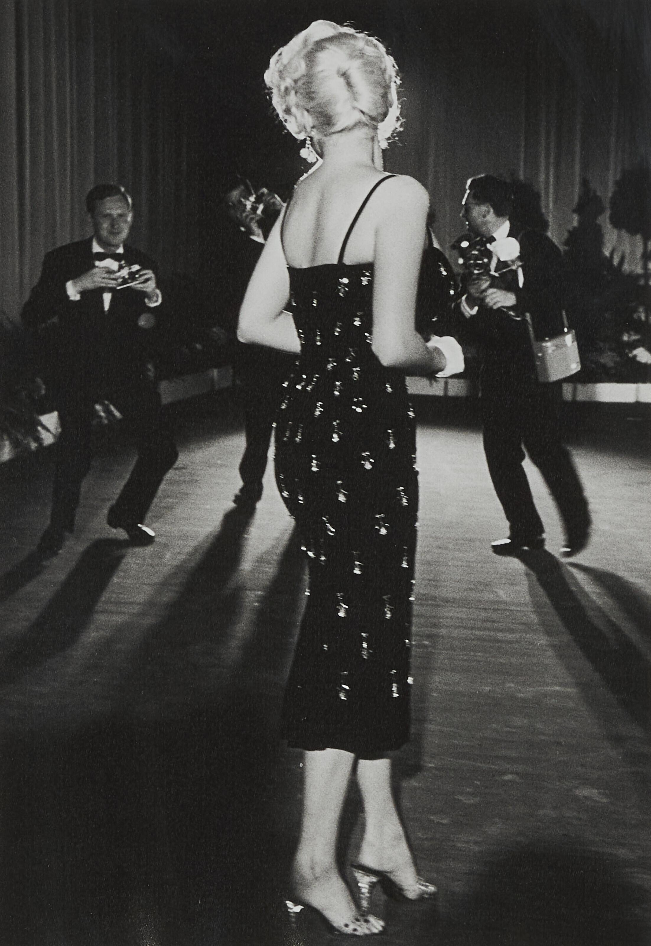 Edward Quinn - Jayne Mansfield and the dance of the photographers Cannes Film Festival 1958