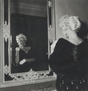 Edward Quinn - Jayne Mansfield at the Carlton Hotel during the Cannes Film Festival 1958